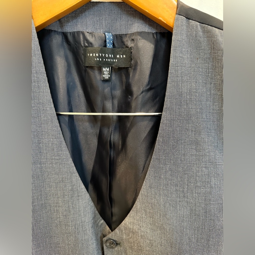 Vest - Picture 2 of 3